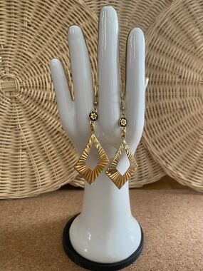 Gold Geometric Drop Earrings - Elegant Women's Jewelry